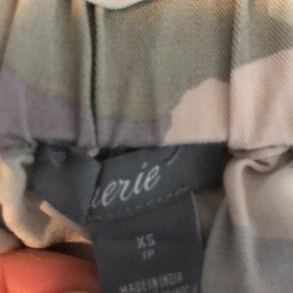 Aerie Lightweight Elastic Waist Ties Pocket XS Camo Print - Picture 4 of 5